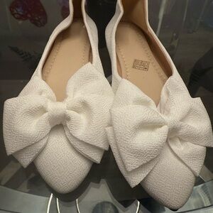 Chic White Flats with Bow